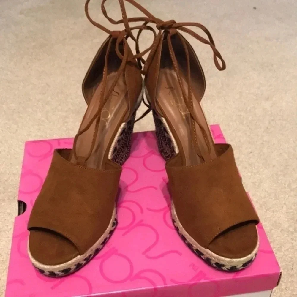 🌟HOST PIC🌟 Gorgeous NIB wedge sandals 🌟